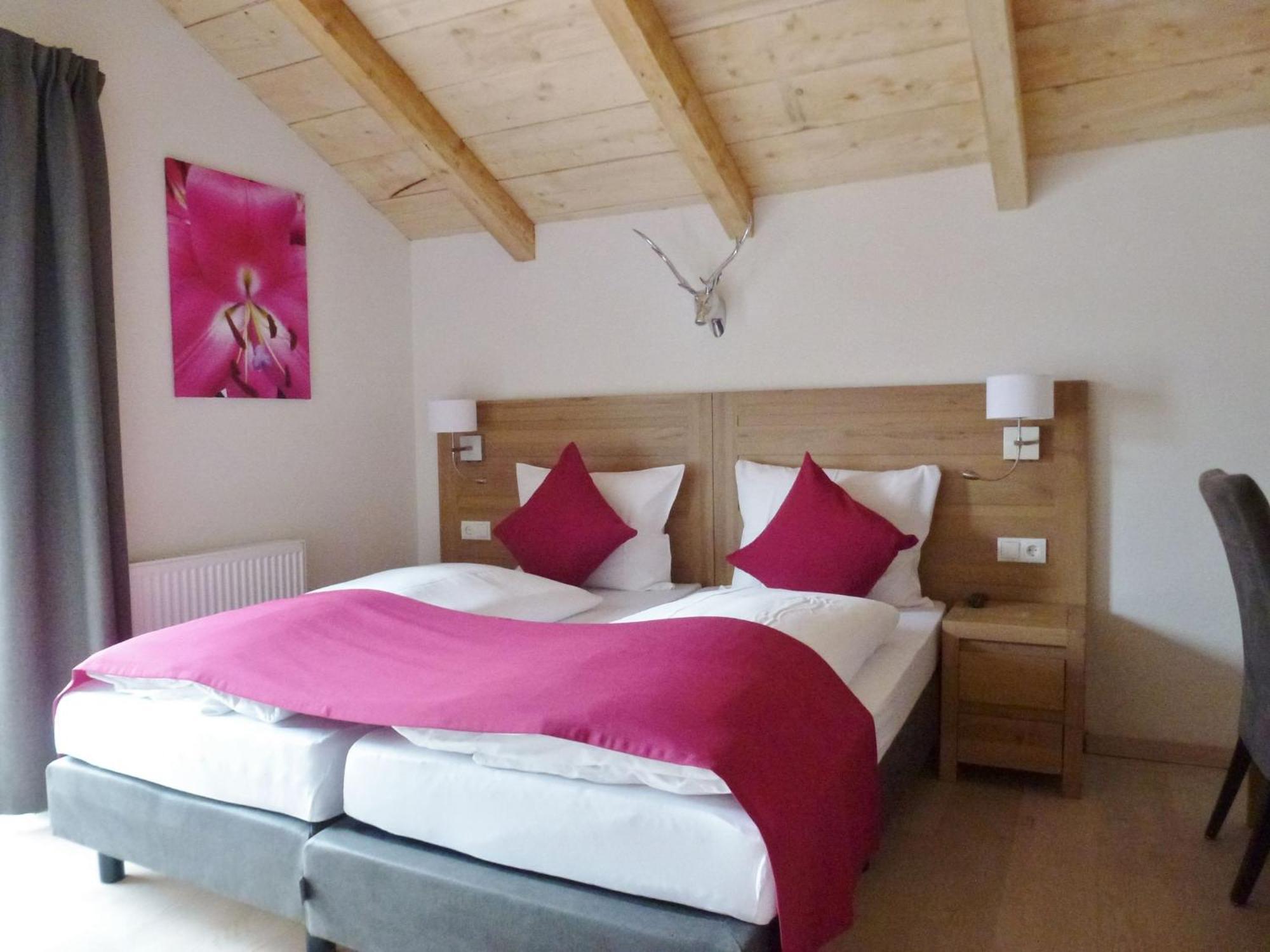 Detached Chalet Close To The Ski Area Villa Bruck an der Grossglocknerstrasse Luaran gambar