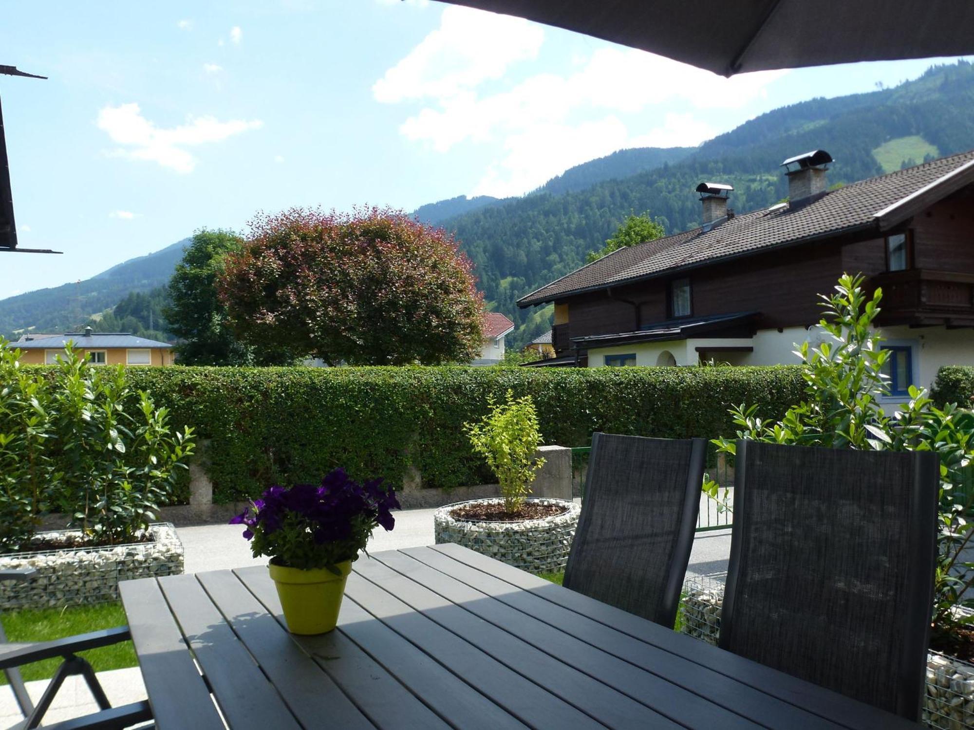 Detached Chalet Close To The Ski Area Villa Bruck an der Grossglocknerstrasse Luaran gambar